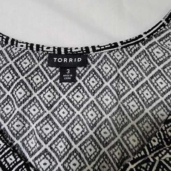 Torrid Cold Shoulder Gauze Top Women’s Size 3 Black And White - Picture 9 of 11